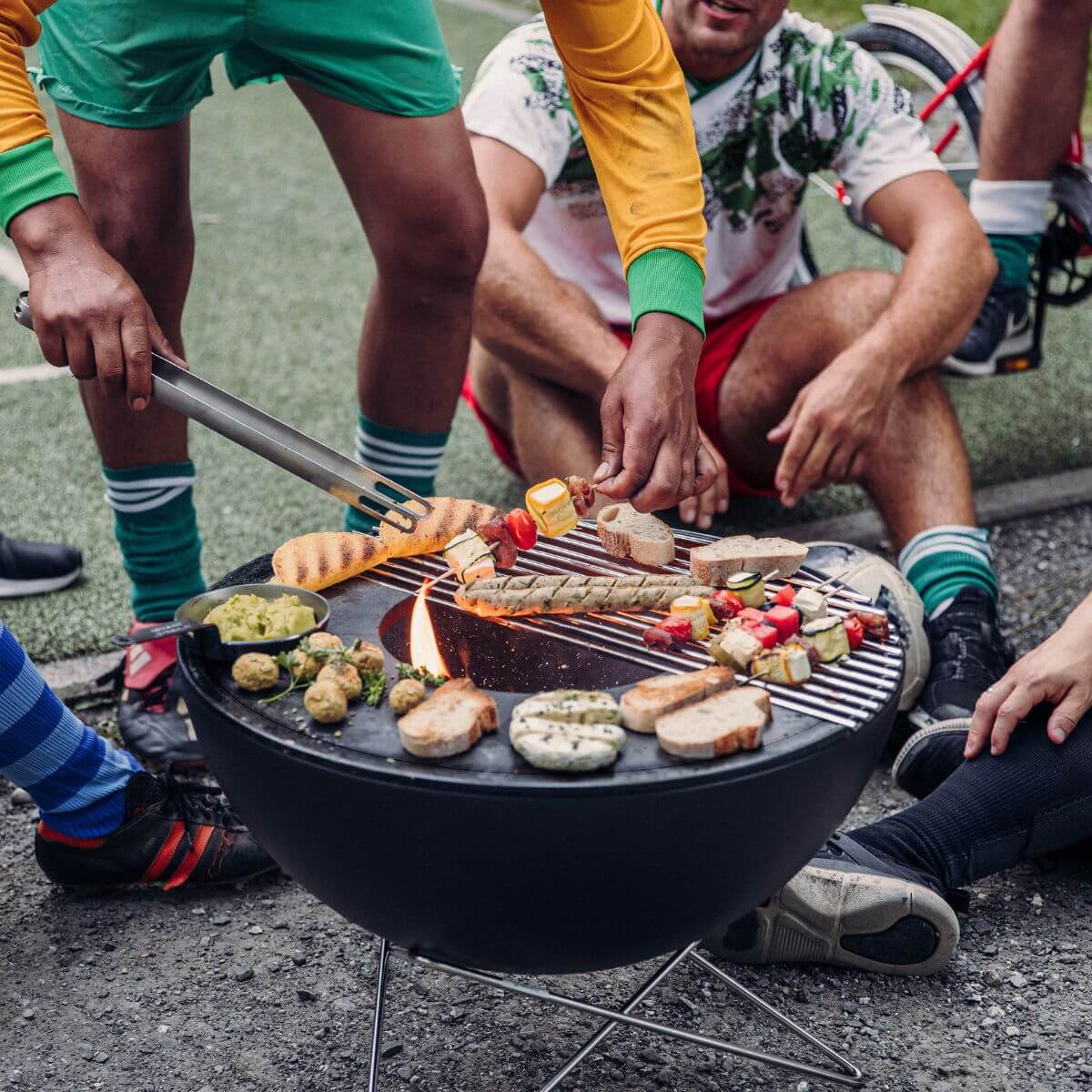 Höfats bowl 57 vuurkorf plancha bbq set laag