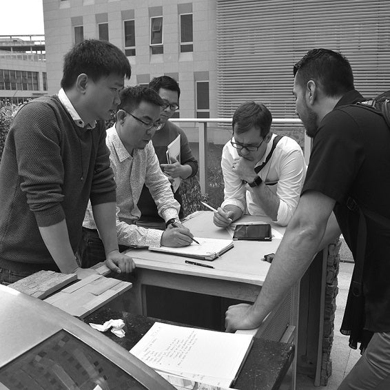 Het officiële Elementi design team aan het werk